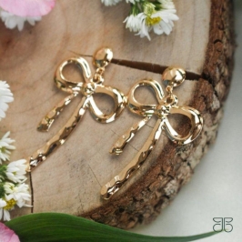 BRINCO LAÇO PENDURADO