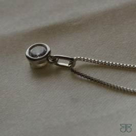 GARGANTILHA PONTO DE LUZ CAIXINHA REDONDA PRATA 45cm