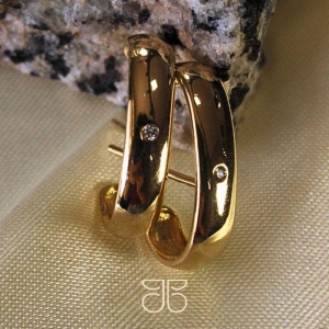 BRINCO ARGOLA 5 FILETES DETALHE VAZADO