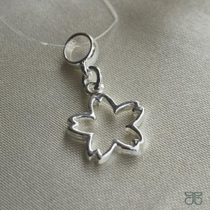 BERLOQUE FLOR VAZADA PRATA