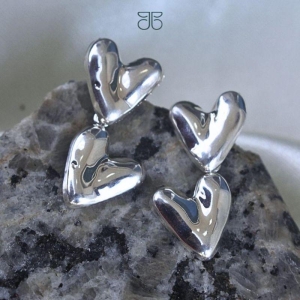 BRINCO 2 CORAÇÕES ABSTRATOS PEND PRATA