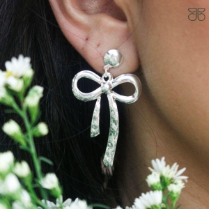 BRINCO LAÇO PENDURADO