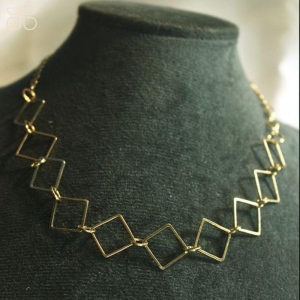 Promo de:199,90 CHOCKER ELOS QUADRADOS