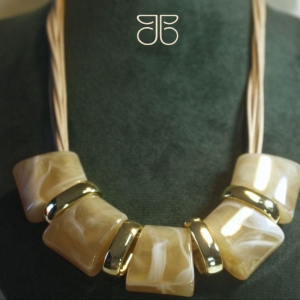 MAXI COLAR RESINA VERDE ROSA VERDE