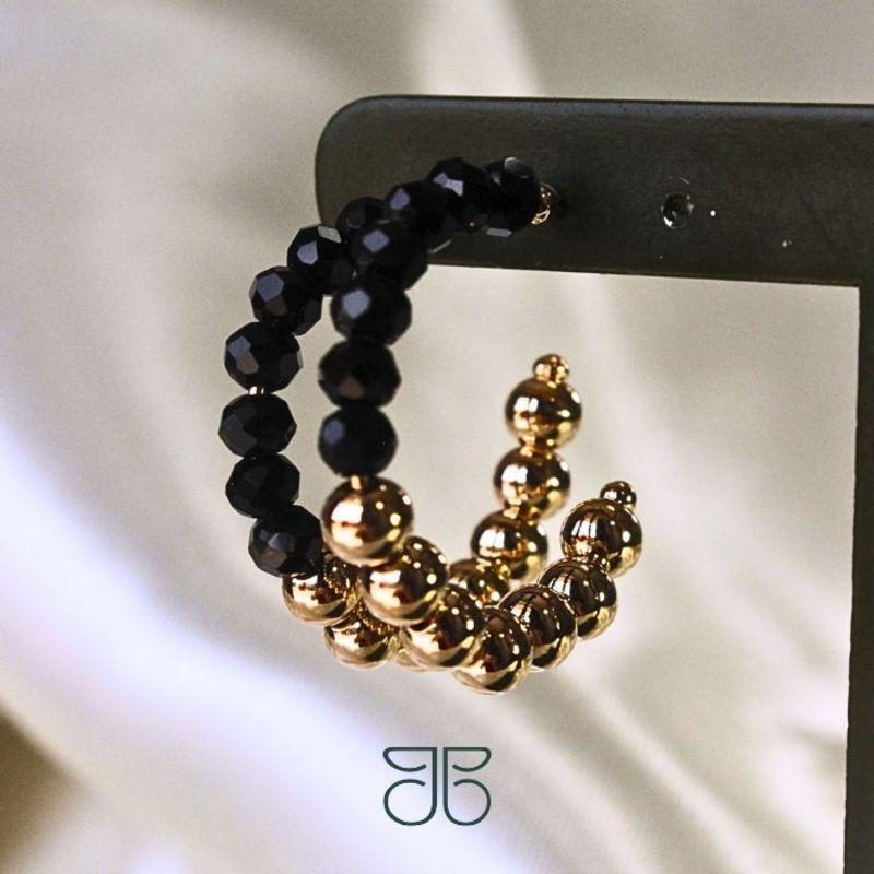 BRINCO MEIA ARGOLA METADE ESFERA PRETO