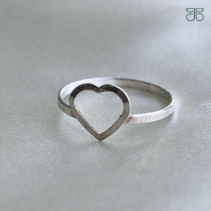 ANEL CORAÇÃO VAZADO