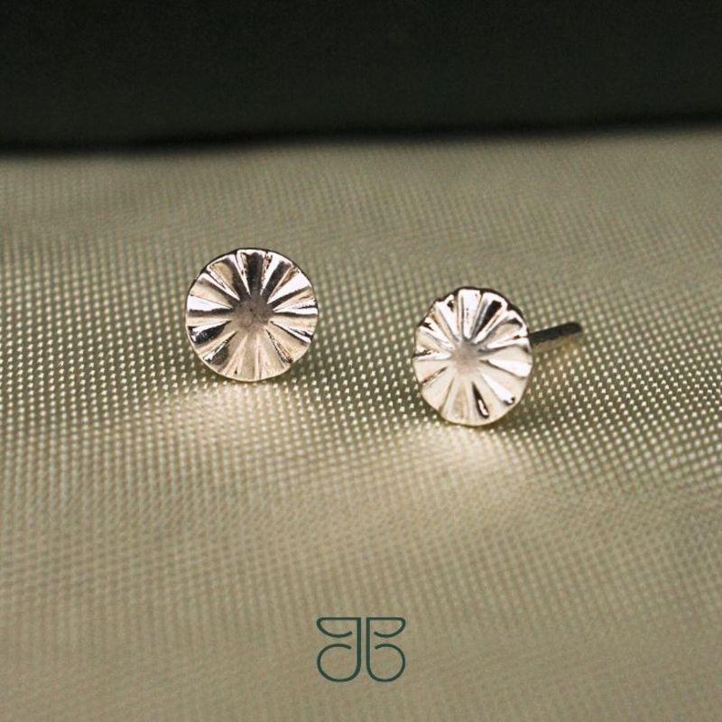 BRINCO CIRCULO ABSTRATO PRATA P