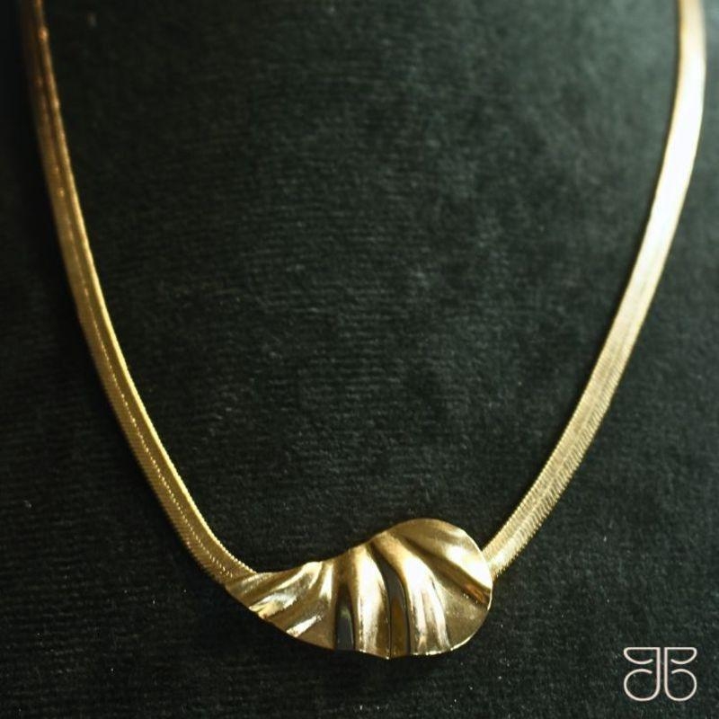 GARGANTILHA FITA FOLHA MARTELADA