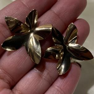 BRINCO FLOR ABSTRATA