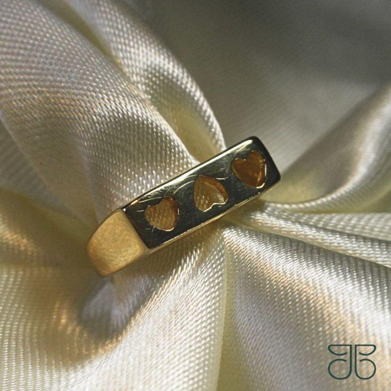 ANEL REGULAVEL DEDINHO QUADRADO 3 CORAÇÕES VAZADO