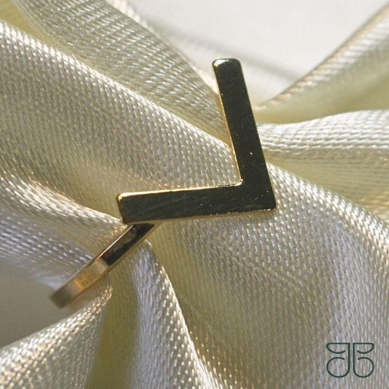 ANEL V CHAPA LISA OURO