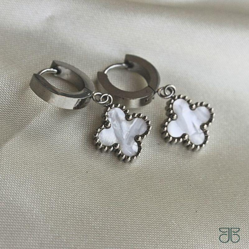 BRINCO ARGOLA GROSSA TREVO COLORS AÇO