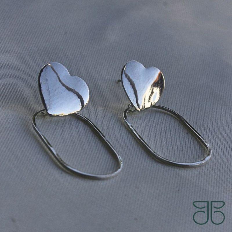 BRINCO CORAÇÃO CHAPA LISO OVAL PENDURADO PRATA