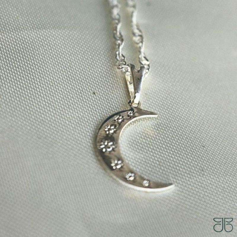 GARGANTILHA LUA FLORZINHA